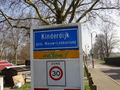 ridderkerkから10分ほどで到着。
世界遺産の風車の街、キンデルダイク！！！