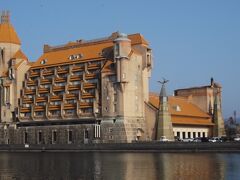 途中、バブリーなホテル横を通過　タクシー運転手が撮影したらと(笑)
ウン百億円かけたそうですが、当然のごとく経営破綻(；∀；)
