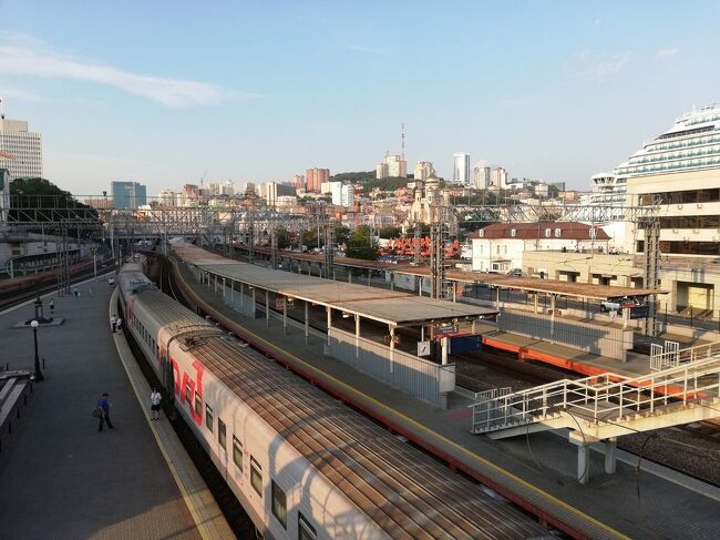 港も併設されているウラジオストック駅には、