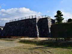 西尾城
二の丸天守台。
西尾城は、天守が本丸ではなく二の丸にあった。