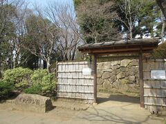 牟礼エリアに移動。
春の花が咲き始めた牟礼の里公園へ。
児童遊具はありませんが、幼児を連れた何組もの家族が芝の上を走り回ったり、芝生の上のビニールシートを拡げ、お弁当を食べながら休日を楽しんだりしていました。春先からゴールデンウィーク頃にかけて色々な草花を楽しむことができます。