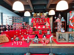 岡藩の城下町の竹田の街では毎年2月上旬から3月上旬までの1ヶ月の間「岡藩城下町ひなまつり」が開催され、約2000体の雛人形が城下町内のあちこちで見ることができます。

