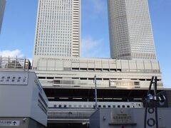 名古屋駅
2棟のタワーによりやけに立派な駅。