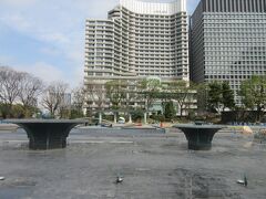 和田倉噴水公園

噴水が工事中で、雰囲気が台無しです。