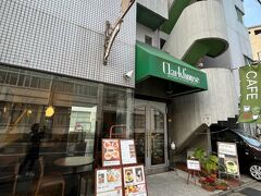 出町ふたばのオープンまで３０分以上あったのと、行列ではなかったので
京都大学見学ついでに喫茶店でモーニング。