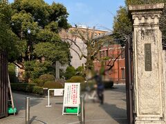 続いて同志社大学。

旅先の大学を見に行くのが好きという彼。
彼と出会っていなかったら、自転車借りていなかったら、
ここに来ることはなかっただろうな。