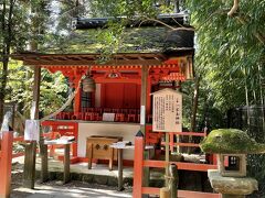境内には小さな神社が点在しています。

こちらは一言主神社。
“一つだけ願いを叶えてくださる”という一言主大神様が祀られています。

