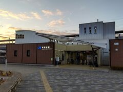 ●JR東姫路駅

現在7:16。
人はまばらです。
この駅は、2016年に開業した新しい駅です。
なので駅舎もとってもきれい！