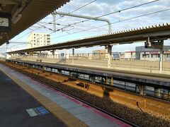●JR東姫路駅

通勤通学のラッシュも落ち着きました。
とっても静かなホームです。
今から西に向かいます。