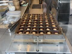 崎陽軒の焼売製造マシン。
先日札幌のロイズで見たロボットを思い出した。