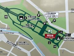 7:40ホテルを出発して、長崎市内へ1時間半ほど走り、長崎平和公園に9時20分ごろ到着。カステラ屋さんの駐車場にバスを止めて25分ほどのフリータイム。