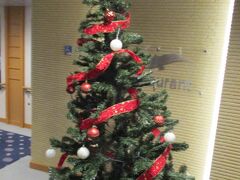 レストランの入口脇にあったクリスマスツリー。