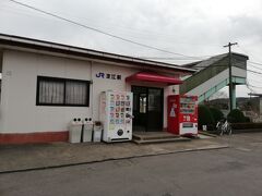 約4.5kmの道のりを1時間弱掛けて歩きました。
列車到着の5分前位でした。
歩いている間に列車に抜かれたら目も当てられません。