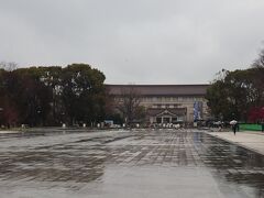東京文化会館を後にして特別展「ポンペイ」を開催している東京国立博物館の平成館に向かいます。
上野公園内の噴水は今日はお休みかな・・・