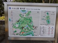 第3駐車場に車を停めるて、いざ大仙公園へ。
現在地から百舌鳥古墳群周遊路を左回りで歩いていきます。