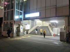 東口南出口から新大阪駅へ入ります。
駅まで徒歩1分というのが良いです。