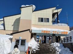 青森空港からレンタカーを借りて、まずは八甲田山ロープウエー駅
雪が多いけど天候は晴天、
旅行日程変更は大正解！