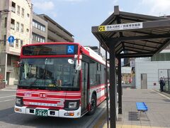 　京阪三条駅と将軍塚青龍殿の間に土休日のみバスが運行されています。