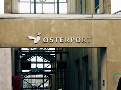 ヘルシンゲルからオスターポート駅に降り立つ
