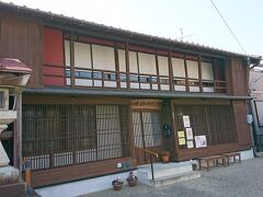 東海道から少し入った場所に元芸者置屋「小松楼」
無料で見学できます