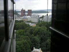 平面図上で切れているところがこちら。
外をみると遠くにオスロ市庁舎が見えます。なかなかよい眺め♪