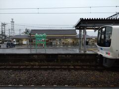 博多駅から80分で荒尾駅に到着して八代行きに乗換です。