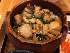 屋久島はトビウオが名物であごだしのナントカという料理名をよく見かけますね
これはトビウオのひつまぶしです。
鰻のひつまぶしより安価でおいしく味わえます。