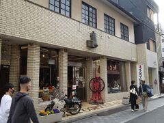 　イノダコーヒ三条店。創業１９４０年、京都人なら誰でも知っている珈琲の老舗です。