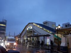 　安房鴨川駅に戻り、トボトボと電車に乗り、木更津駅で下車。よくよく考えてみれば木更津駅で降りるのって初めてかも。駅の発車メロディが証城寺でした。

　木更津には個人的に思い出があります。というのも、人生初フルマラソンの地が木更津でした。2012年初開催の東京湾アクアラインマラソン。その時は横浜駅YCATから高速バス出来ました。マラソン開催日という事もあり木更津行きの高速バス乗り場にはジャージ姿、スポーツ姿の人たちが沢山。しかもその隣が東京ディズニーリゾート行きのバス乗り場だったので、いかにもディズニー的なファッションの若い人たちが多くて、ある意味面白い光景でした。