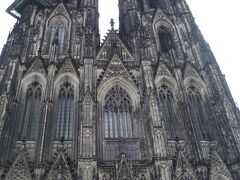 昨日は中に入らなかったので、ケルン大聖堂に入りました。4月30日なのに、広島の3月くらいの気温で、結構寒い。