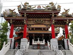 朝食後は横浜関帝廟へ。
500円の入場券を支払って拝拝してきました。