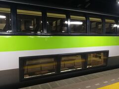 ノースレインボーエクスプレスに1両だけ付いている2階建て車両。
2階建ての下の部分はサロンみたいな感じです。
2階建て車両以外はハイデッカー。