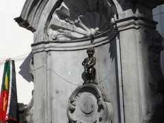 3大がっかりスポットの小便小僧にも行きました。
超人気スポットでした。本当に小さい像です。