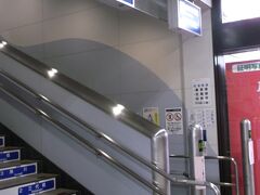 佐世保駅にはJRのほかに、松浦鉄道も乗り入れています。

松浦鉄道はかつてJR松浦線でしたが、1988年に松浦鉄道に移管され
ました。