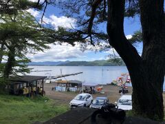 河口湖の前に山中湖に寄ってみました

ちょいとボートにでも乗ろうとしたら