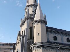 昨日車窓から見て目を引いたカトリック三浦町教会

明治30年に開かれた教会で、この建物は昭和6年、この地に建てられたとのこと。