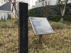 東京理科大学の裏手に、泉鏡花と北原白秋の旧居跡がありました。
二人が一緒に住んだというわけではなく、それぞれ別の時期に同じ場所に住んでいたそうです。文化人の足跡を見つけることができるのも、神楽坂散歩の面白さ。