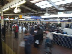 錦糸町駅。ホームが人であふれてる。
これを見れば、課金したのが正解と思える。