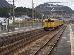 ●JR/吉永駅

JR/相生駅行の黄色い列車が行ってしまいました。
この区間は、18切符の期間になると、そこそこに混雑する区間なんです。
関西方面からと山陽方面からを繋ぐこの区間、車両も少し短めの設定になっているので、ギュッとなるんです。でも、僕たち18切符ユーザーより、普段からこの区間を利用されている地元の方たちが一番迷惑を被っているはずなので、申し訳ない気持ちなのですが…。