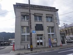 ●ENTER WAKEキッチン＠JR/和気駅

この駅でランチにしようと思います。
駅前すぐのこの建物、ENTER WAKE キッチンさんです。