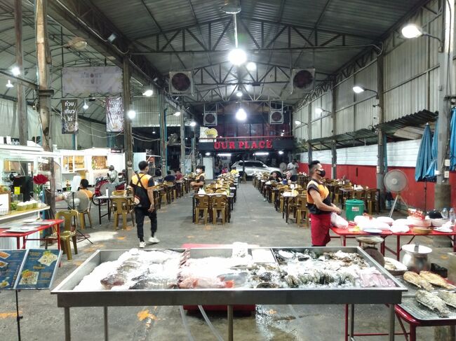 シーフード類美味しそうだけど、あえてシーフードレストランで肉類を頂きます。