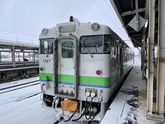 滝川駅から 9:42発 富良野行きに乗車。これより根室本線に入ります。釧路の夜が呼んでるぜ。