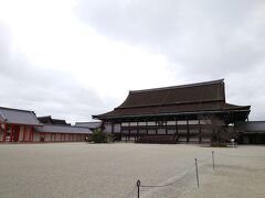 そして現在予約なしで入れる京都御所へ。
偶然入りました。
荷物チェックなどを受けてから入ります。