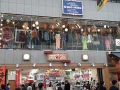 本通りの「ひろしま夢ぷらざ」でお土産を探しました。

広島の味やお土産はかなりの規模で揃います。
（ただ、広島駅の方がさらに揃うかな）