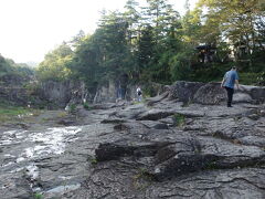 そして巌美渓へ。自然ってすごい。
火山で堆積した岩石が川の流れで削れて今の姿になったそうです。
