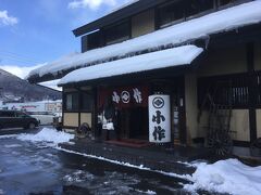 そろそろ昼時なので飯にする。

ここは長野県ですがほうとう小作の支店があったので寄ってみる。