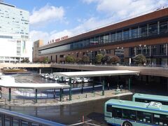　１１：３０　仙台駅に到着。新庄行きのバス停と時刻を確認して、