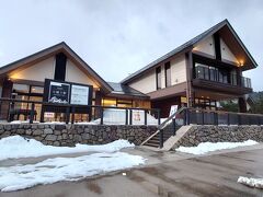 周りに何もないので、駅に行ってみた