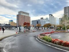 朝７：３０前に準備も出来てチェックアウト前に函館駅周辺を散歩して行ってみたい場所に向かう事にします。
平日の朝ですが函館駅周辺には人が少ないです。通勤が車中心なのはわかるんですが高校生が他の都市に比べても少ない気がしますが・・・原付？