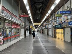 もう一つのアーケード街、銀天街を歩くと10分ほどで松山市駅に到着。
この日はそのままホテルに戻って大浴場の温泉に入って就寝。
大浴場は温泉だけでなくサウナもあってゆっくりできた。